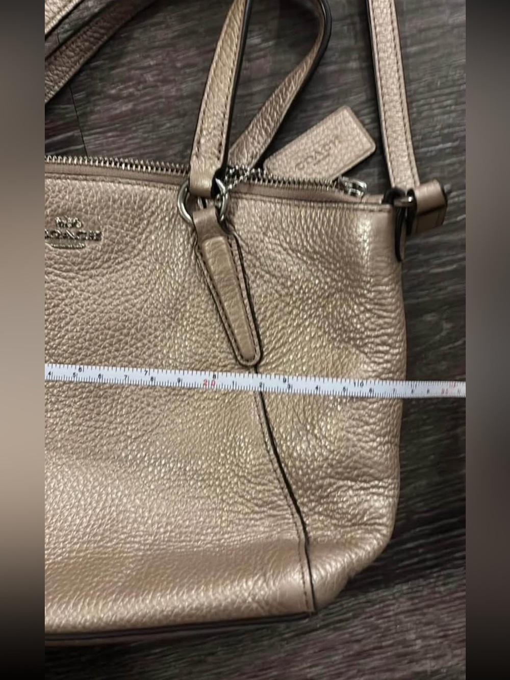 Coach Gold Metallic/Champagne Pebbled Leather Crossbody/Shoulder Bag - Picture 2 of 6